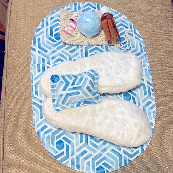 Spa Tote - Picture 2 of 7